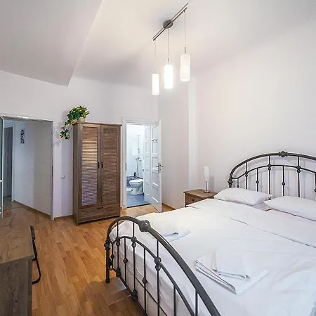 Apartment Apartament Dinicu